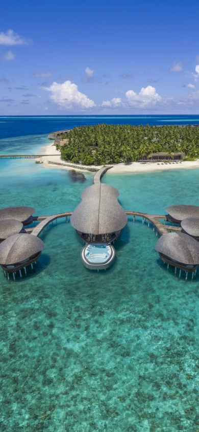 Iridium-Spa-and-Vommuli-Island.jpg