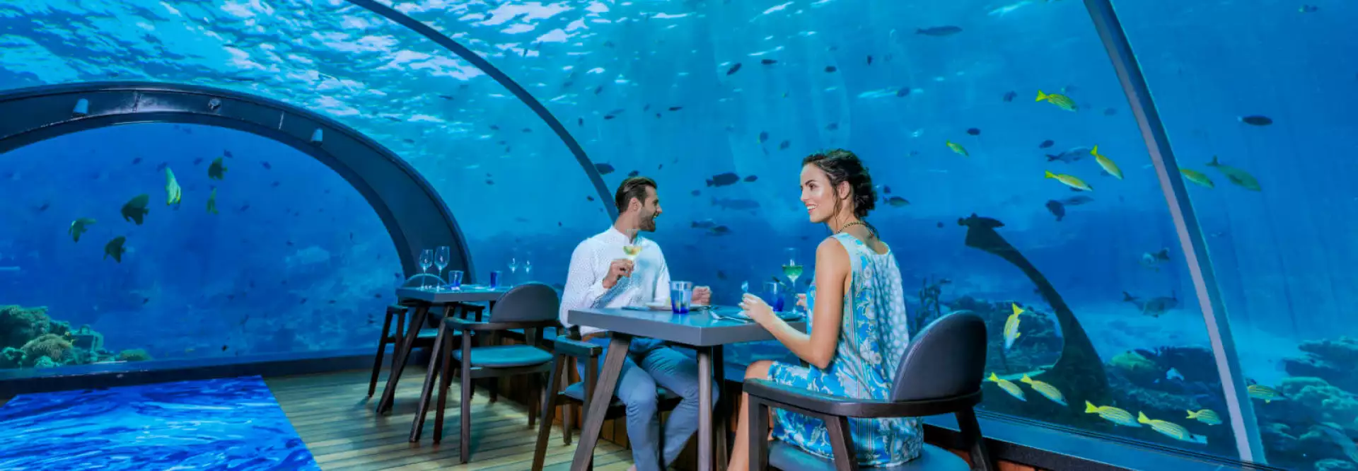 Hurawalhi-5.8-Undersea-Restaurant-Couple.jpg