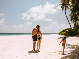 JOALI Maldives - Family on the beach