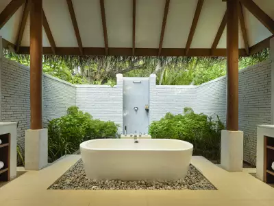 Deluxe Villa Bath Baros Maldives