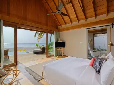 Beach Villa With Pool Bedroom Emerald Faarufushi Resort & Spa