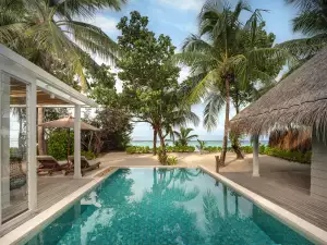 Deluxe Beach Villa Suite with Pool