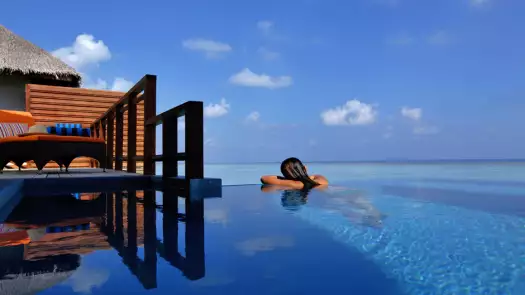 Velassaru Maldives: where luxury is undressed  [VIDEO-REVIEW]