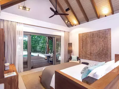 Beach Villa with Plunge Pool Bedroom Vakkaru Maldives