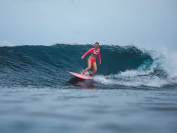 SONEVA FUSHI Surfing